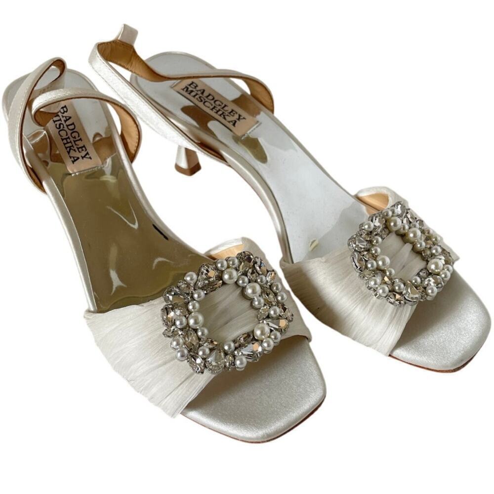 Badgley Mischka White Nixie Pearl and Rhinestone Satin Sandal • Size 6.5 🗣